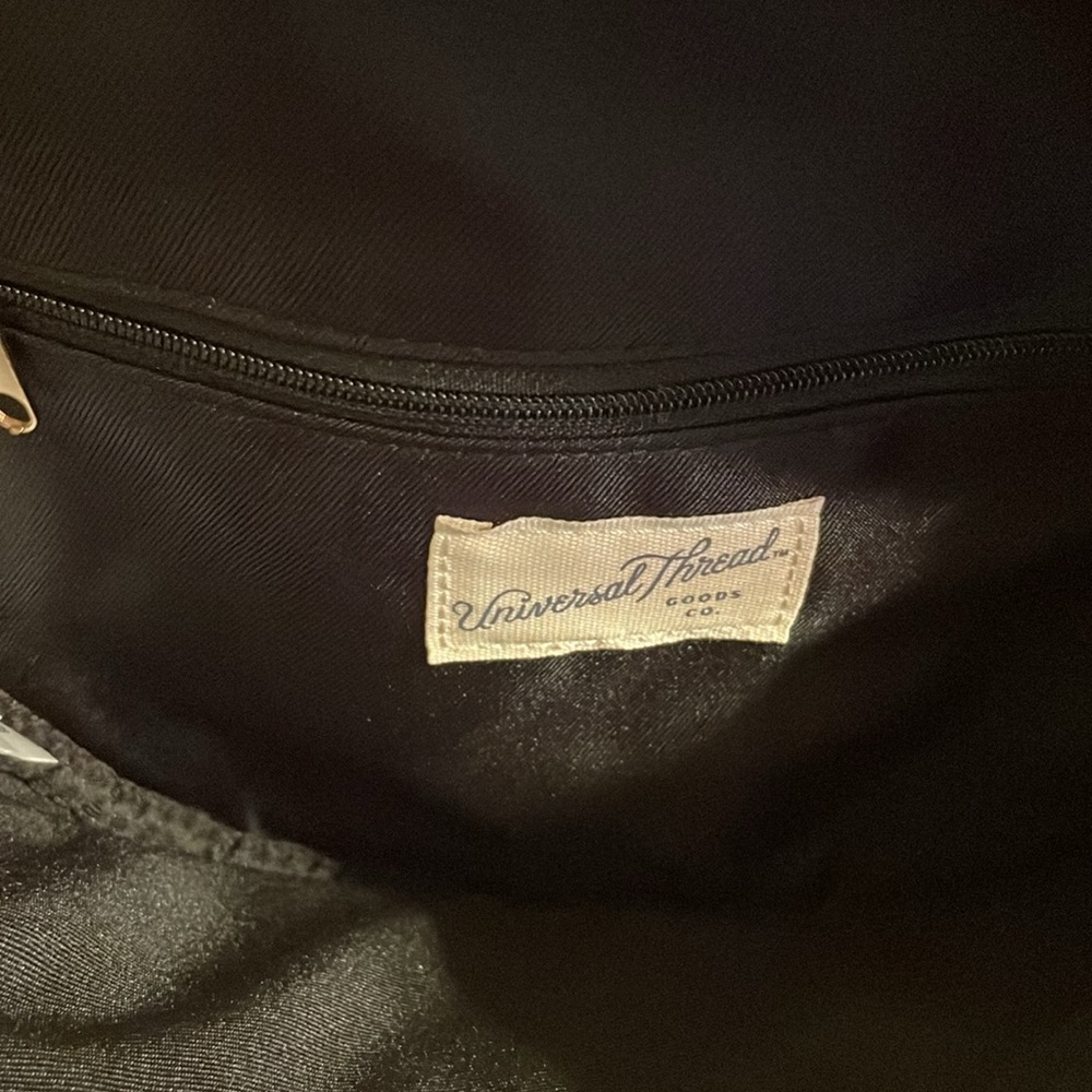 Universal Thread Purse - Picture 4 of 5